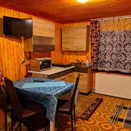 У Оксани Guest House Кваси Екстериор снимка