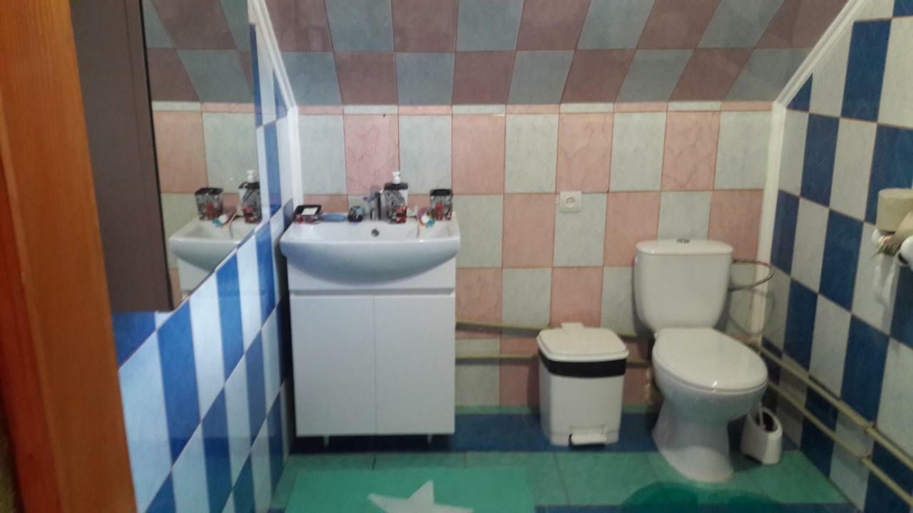 У Оксани Guest House Кваси Екстериор снимка