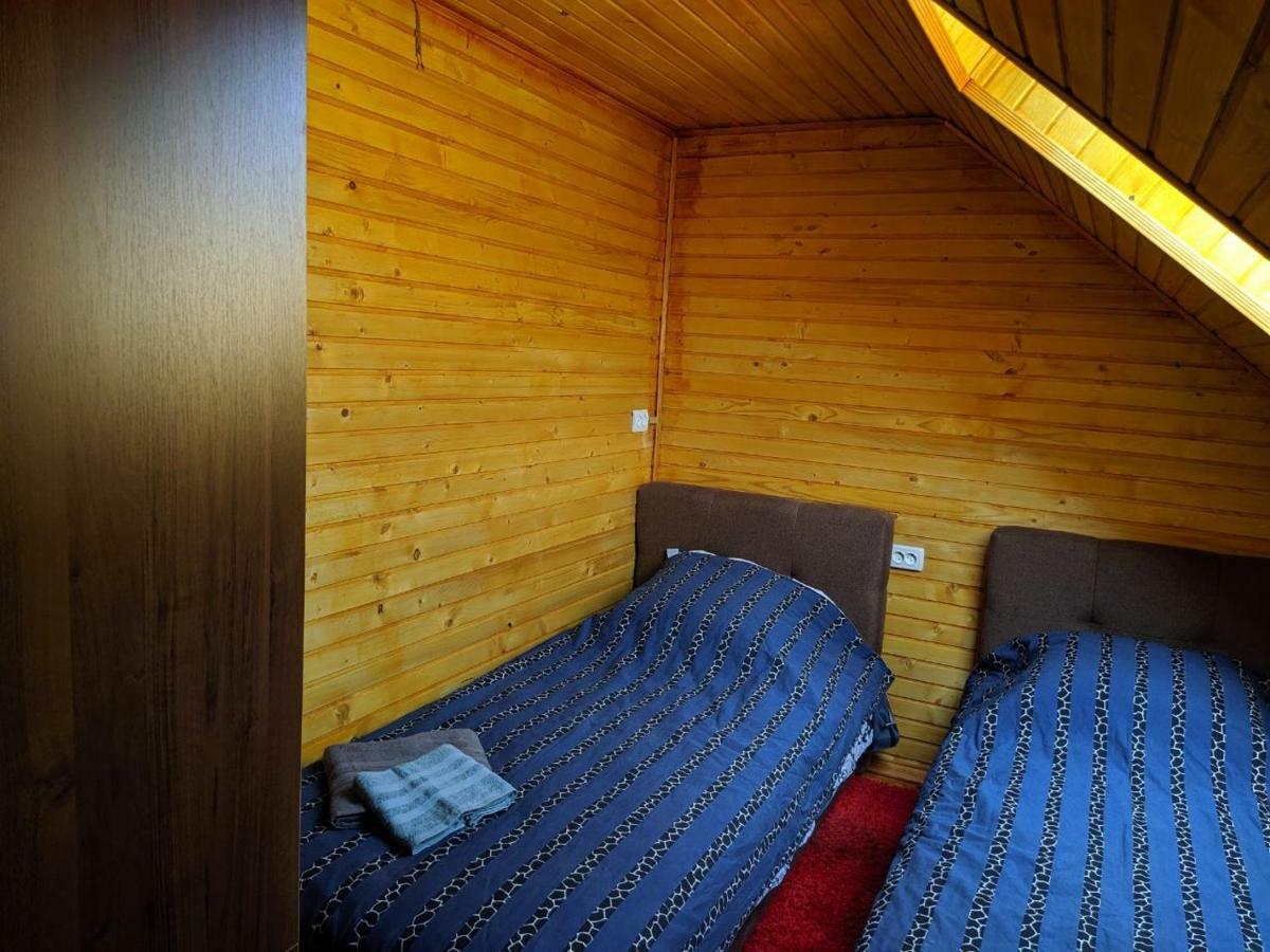 У Оксани Guest House Кваси Екстериор снимка