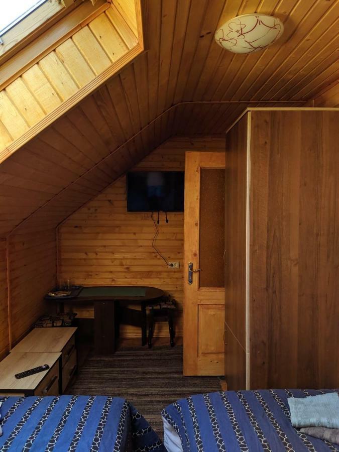 У Оксани Guest House Кваси Екстериор снимка