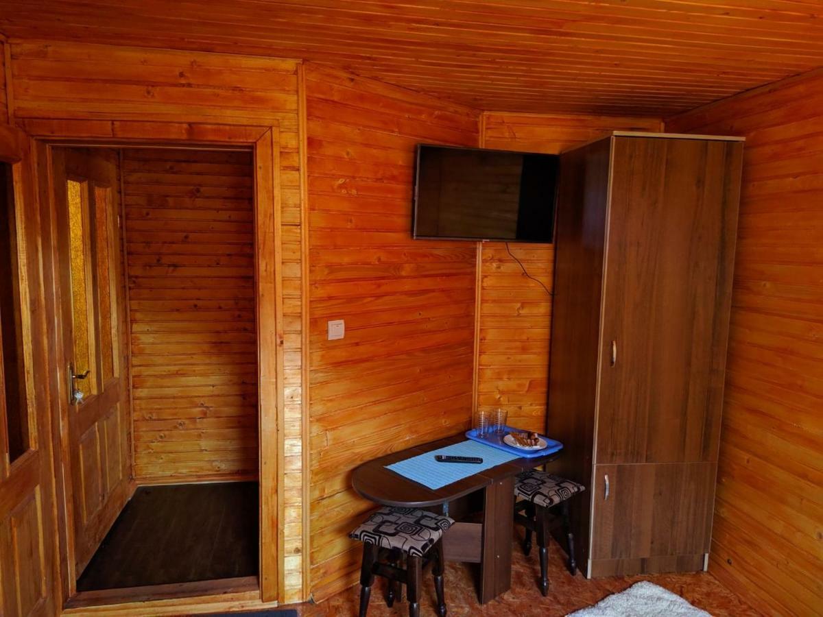 У Оксани Guest House Кваси Екстериор снимка