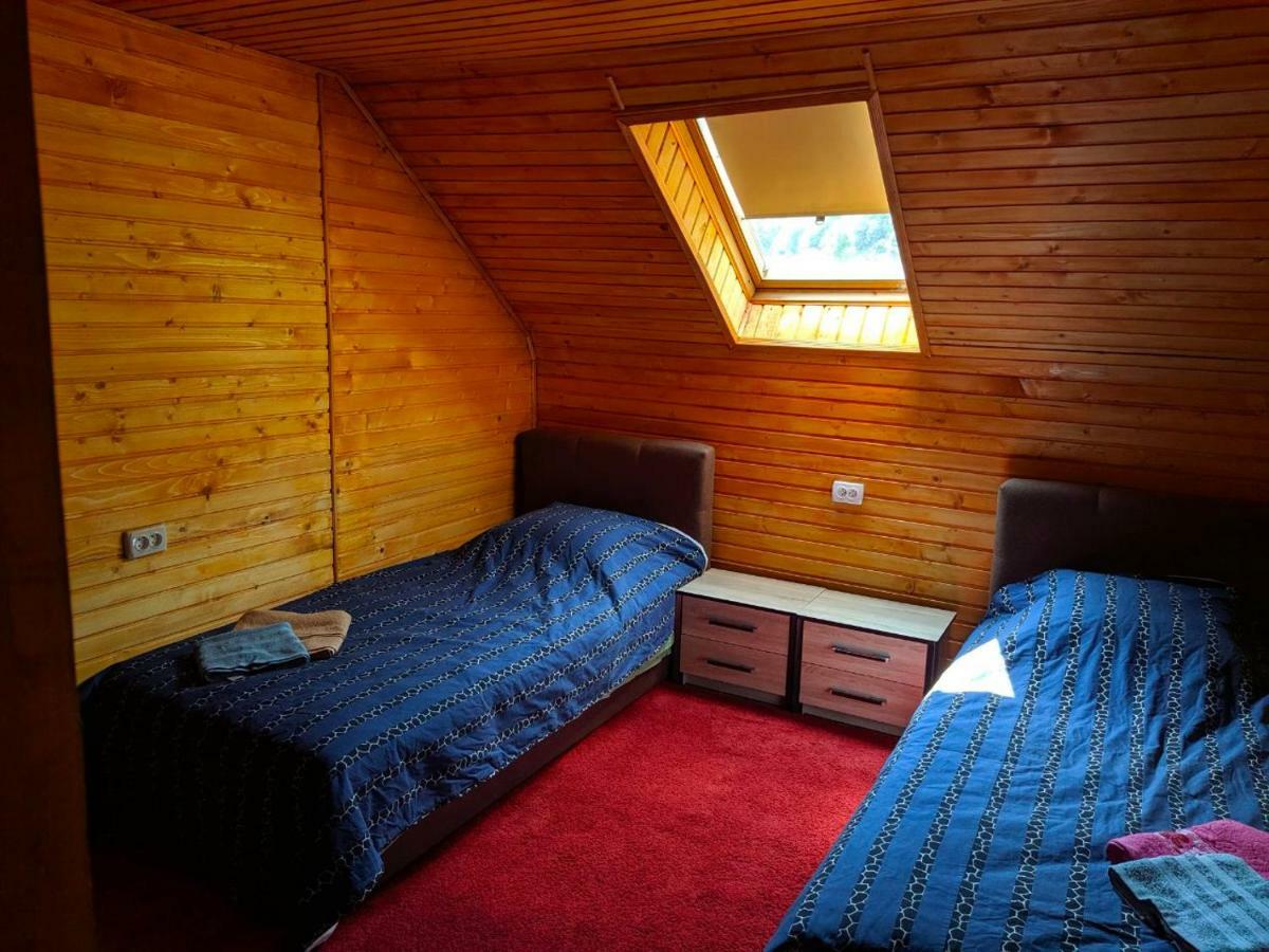 У Оксани Guest House Кваси Екстериор снимка
