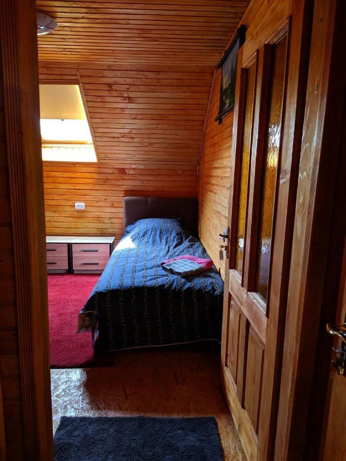 У Оксани Guest House Кваси Екстериор снимка