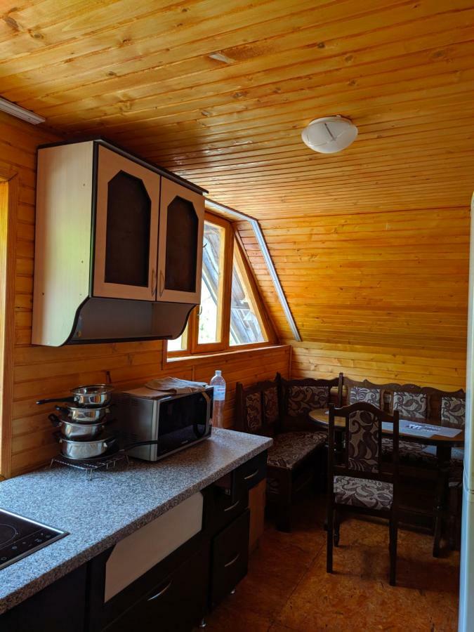 У Оксани Guest House Кваси Екстериор снимка