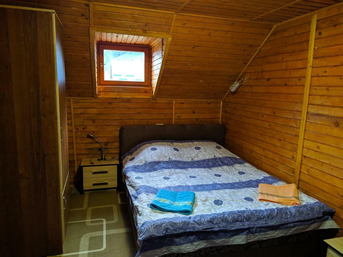 У Оксани Guest House Кваси Екстериор снимка