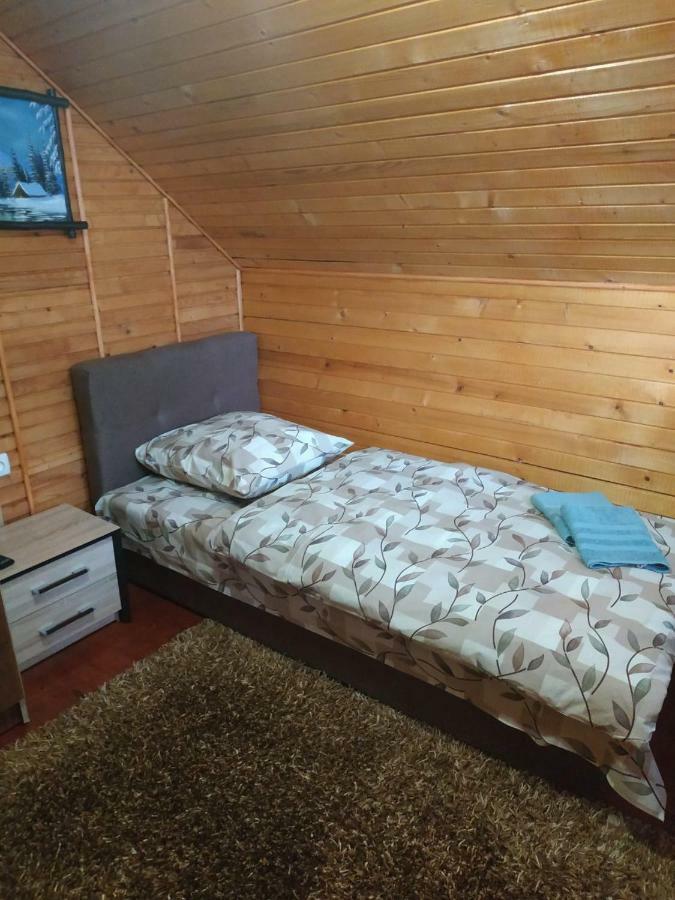 У Оксани Guest House Кваси Екстериор снимка