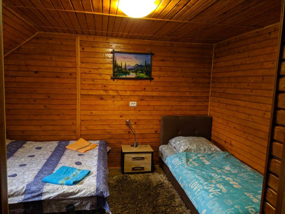 У Оксани Guest House Кваси Екстериор снимка