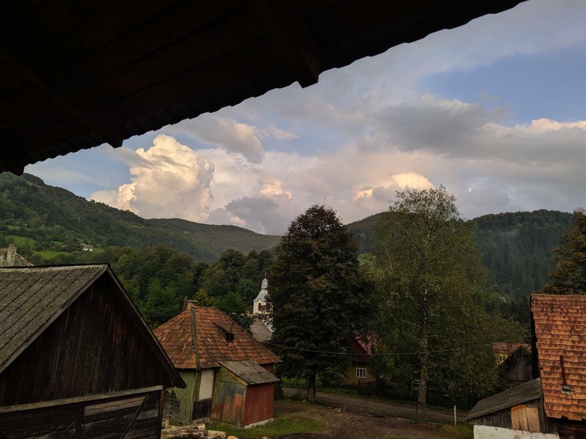 У Оксани Guest House Кваси Екстериор снимка