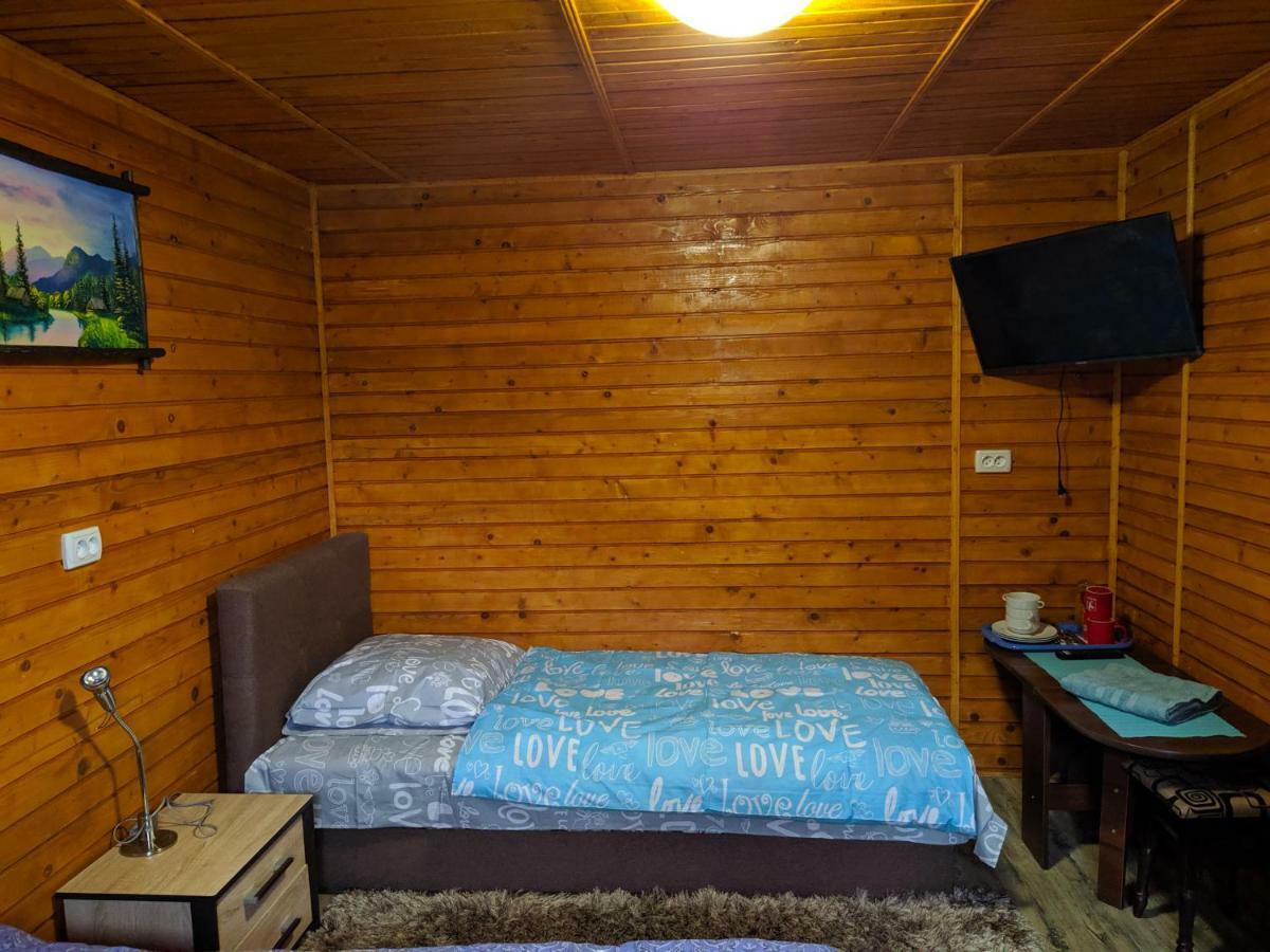 У Оксани Guest House Кваси Екстериор снимка