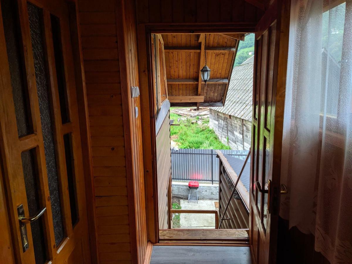 У Оксани Guest House Кваси Екстериор снимка