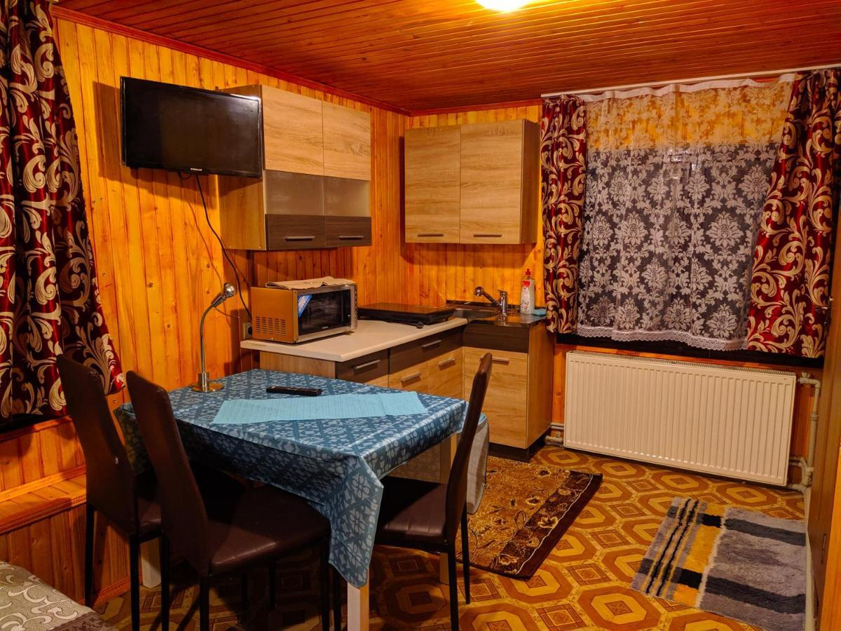 У Оксани Guest House Кваси Екстериор снимка