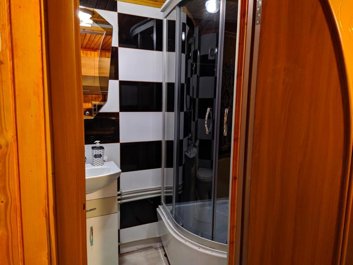 У Оксани Guest House Кваси Екстериор снимка