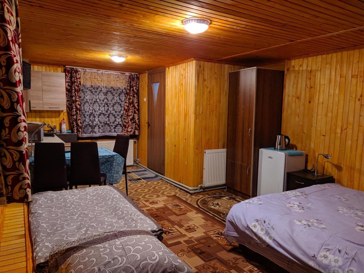 У Оксани Guest House Кваси Екстериор снимка